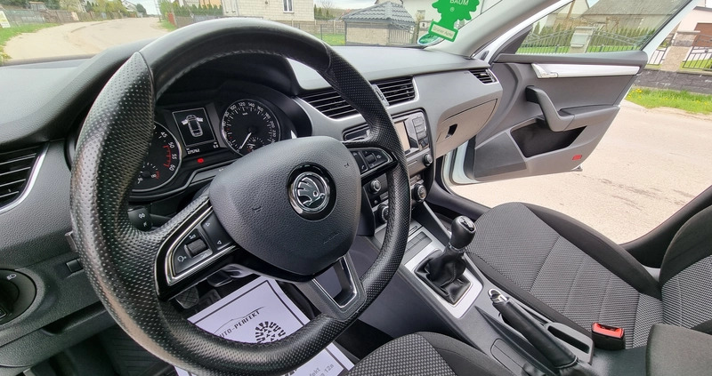 Skoda Octavia cena 31900 przebieg: 275000, rok produkcji 2015 z Zator małe 562